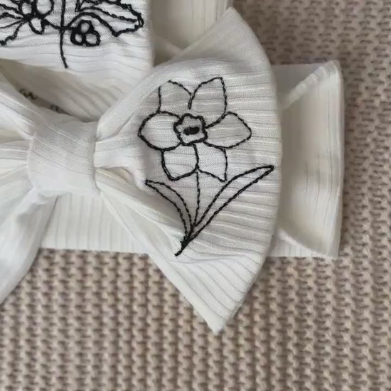 Birth month Flower Headband for Newborn infant or toddler with Baby’s birth month. Custom Stretchy headband bow or clip bow